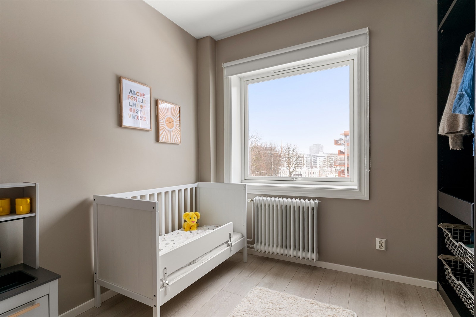 Det andre soverommet egner seg ypperlig som barnerom, gjesterom eller kontor. Galleribilde