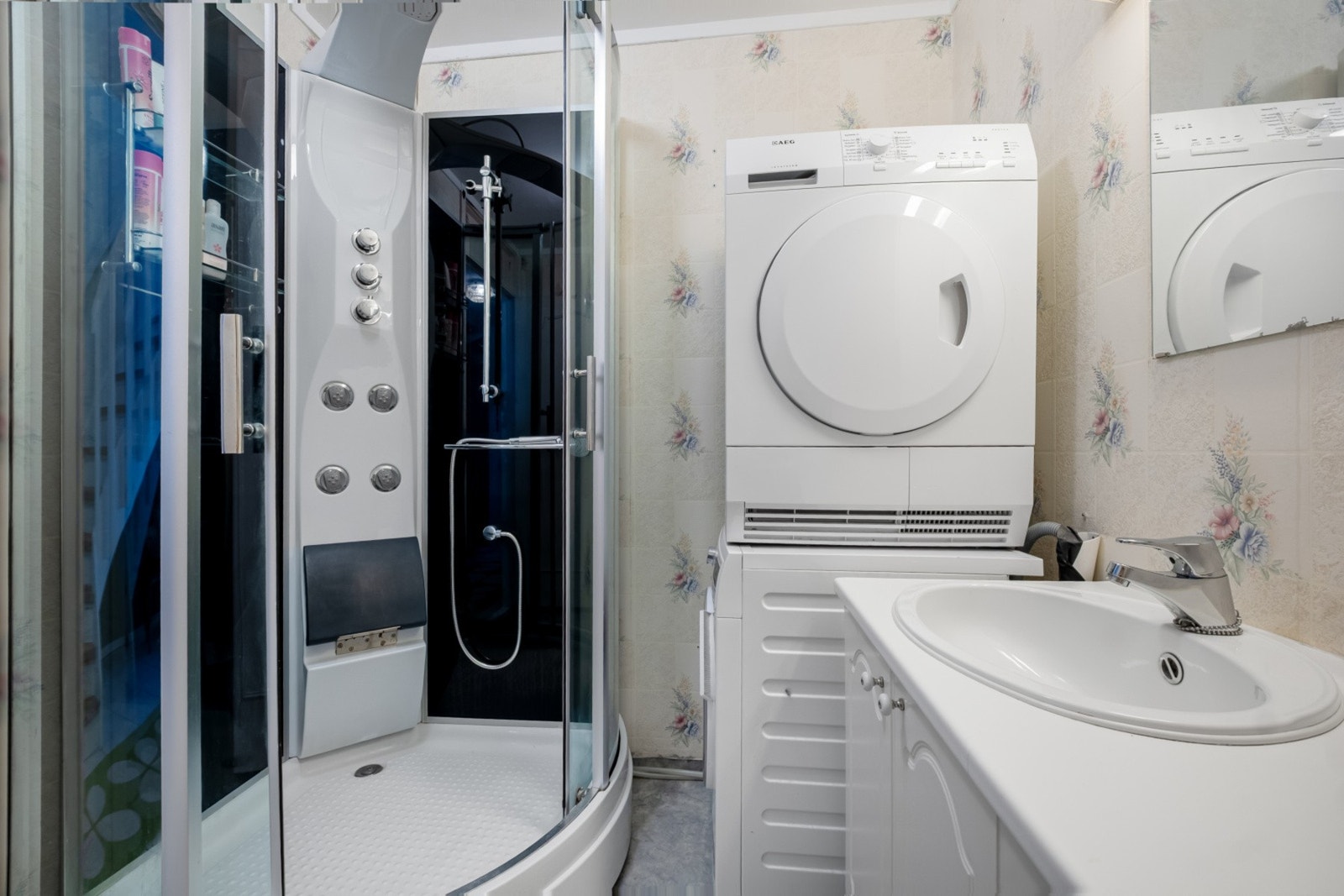 Vaskemaskin og tørketrommel følger med. Galleribilde