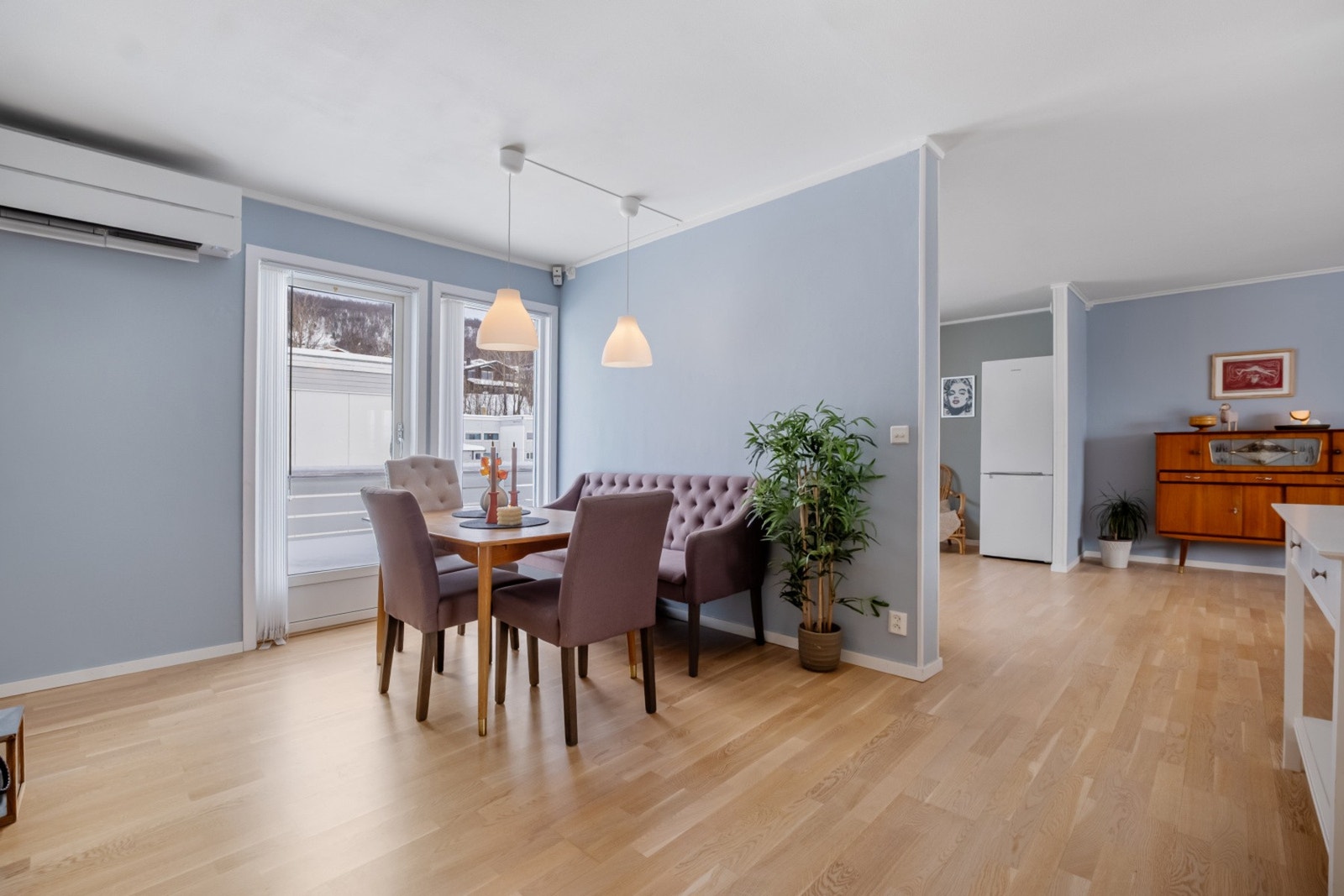 Den andre stuen benyttes i dag som spisestue. Galleribilde