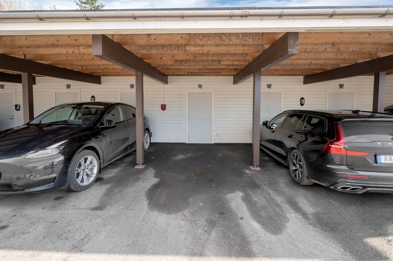 Carport som følger med leiligheten Galleribilde