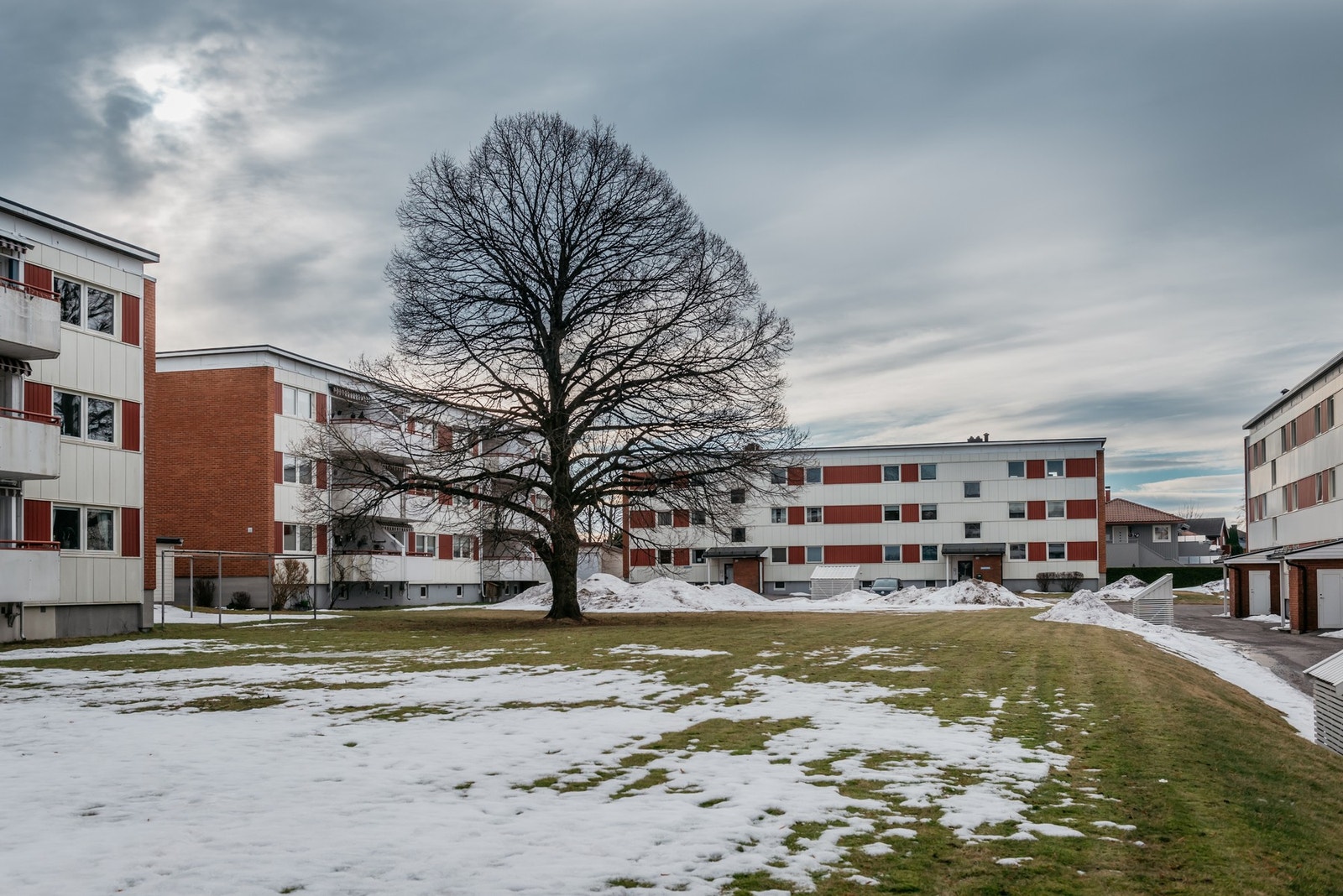 borettslaget har pene fellesområdet og 4 ladestasjoner Galleribilde