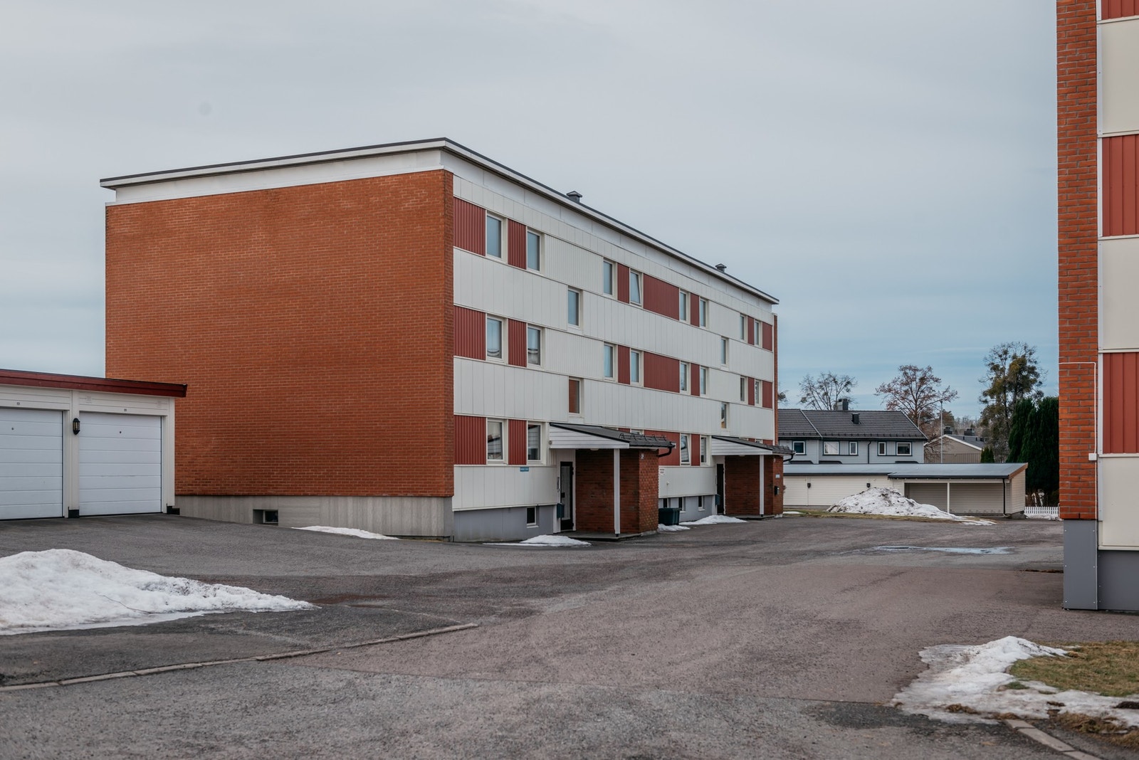 Godt med parkeringsplasser rett på utsiden av inngangsdøren Galleribilde