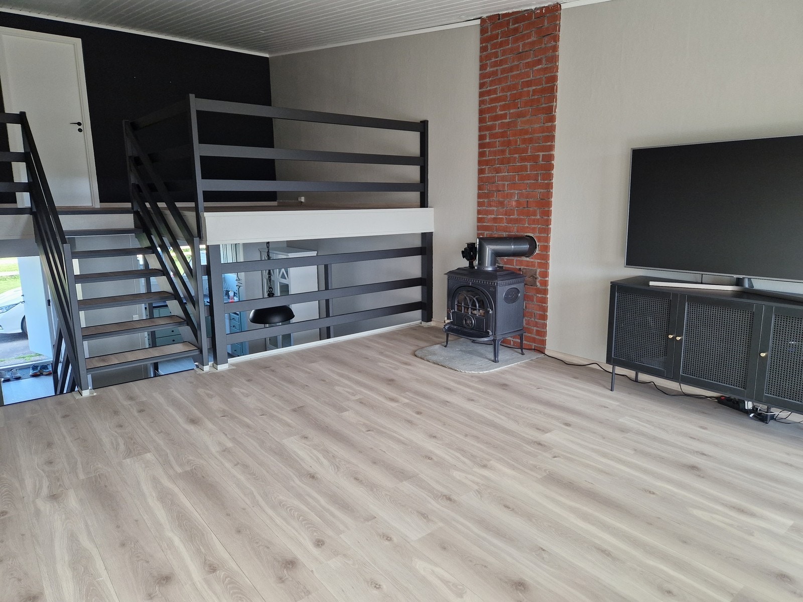 Velkommen til Atriumsveien 41 - en innholdsrik bolig i rekke på flere plan. Galleribilde