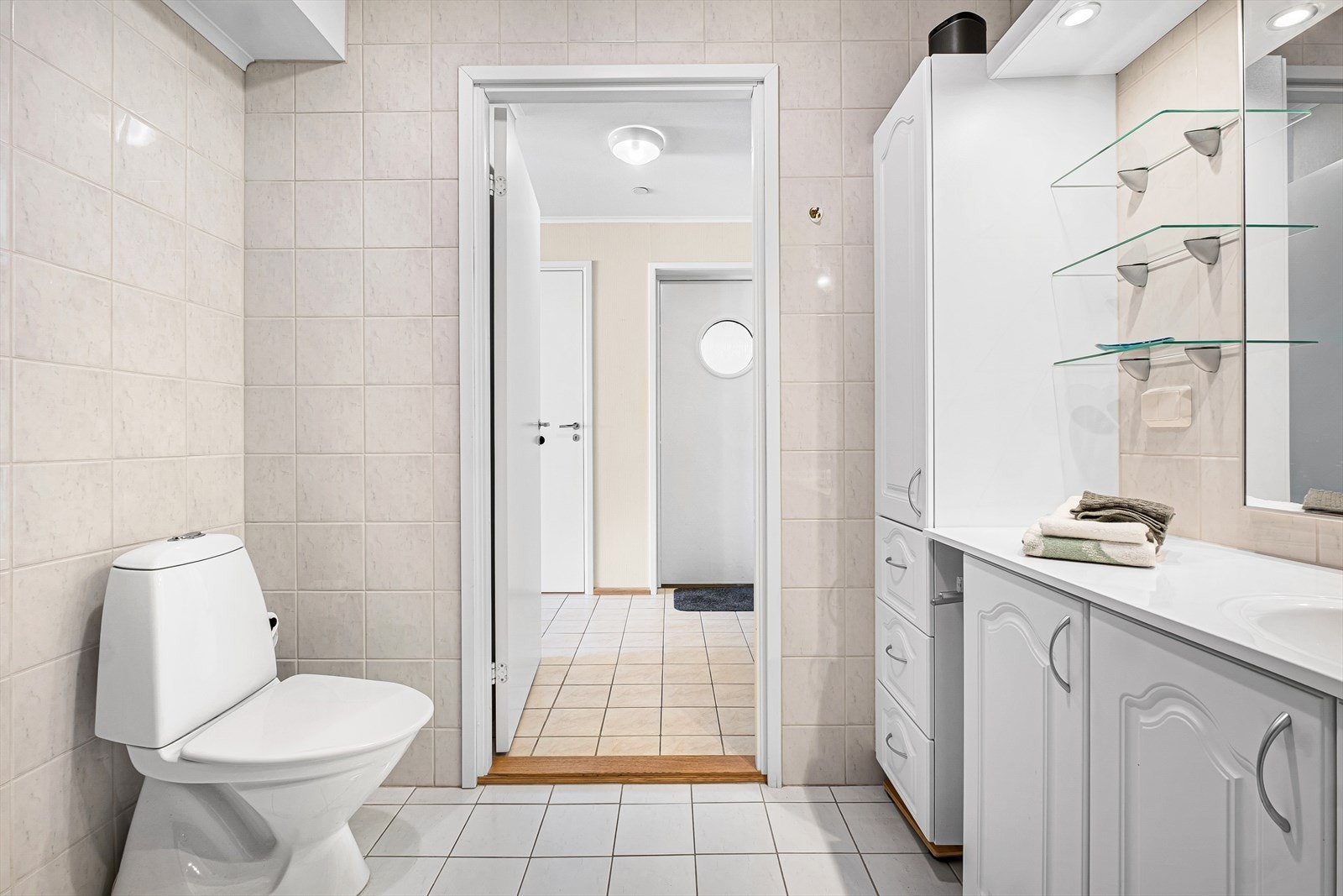 Badet har behagelige varmekabler i gulv. Galleribilde