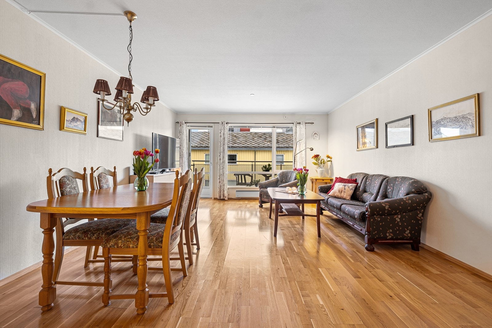 Gode vindusflater sørger for at rommet får godt med naturlig lys. Galleribilde