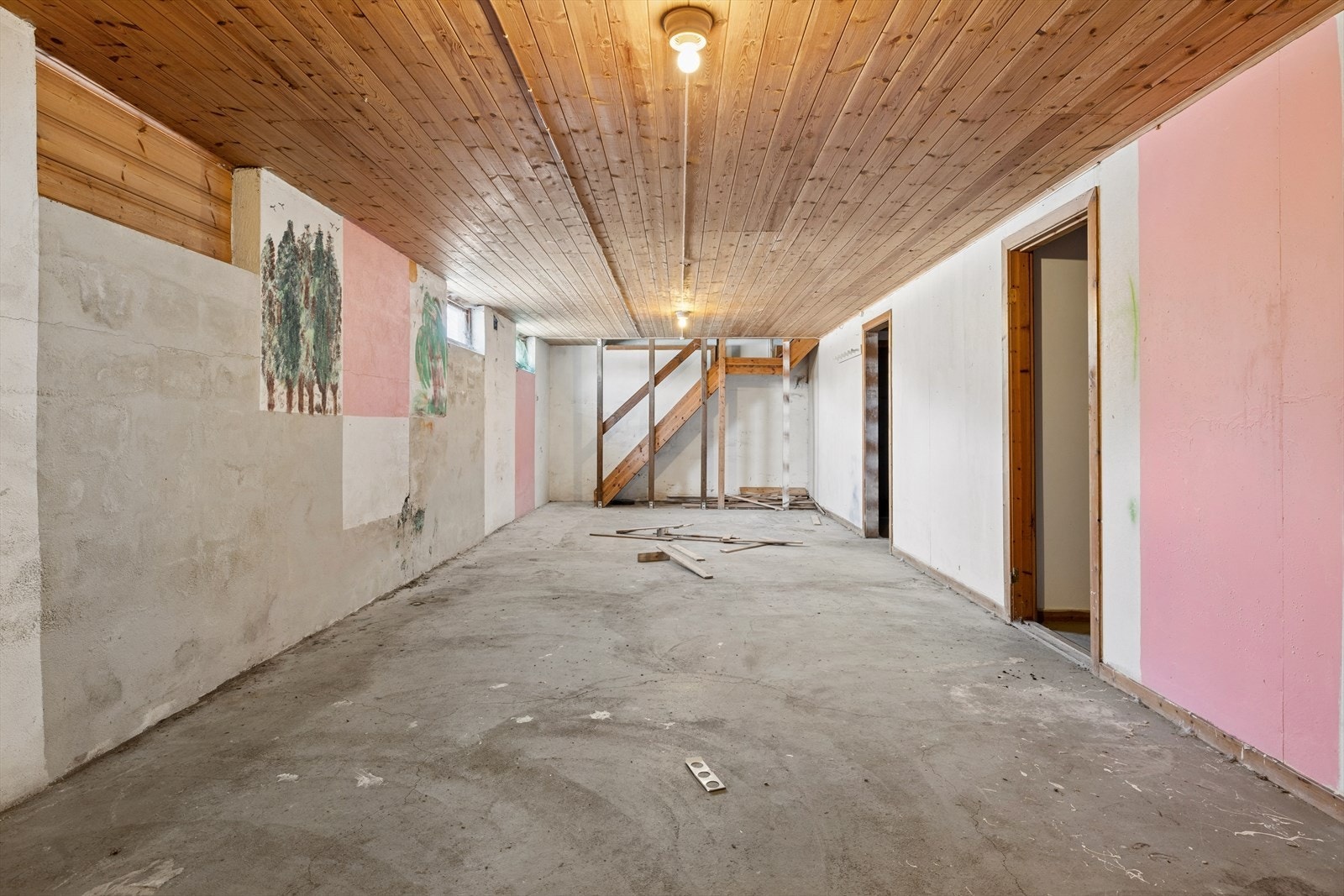 Stor kjeller godkjent som hobbyrom, bodareal og vaskerom Galleribilde