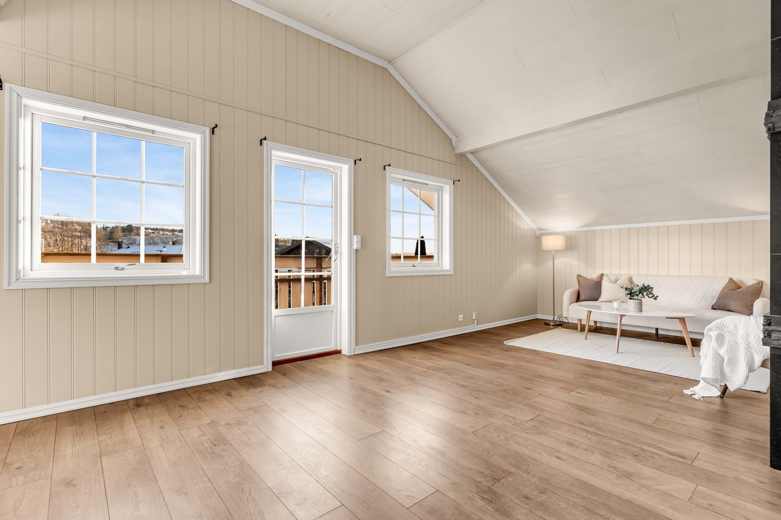 Fra stuen er det utgang til en sydøstvendt balkong på 6 m². Galleribilde