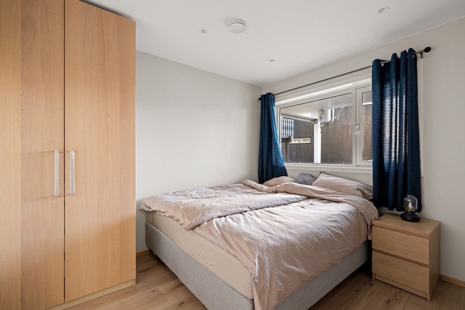 Det fjerde soverommet er plasser her hvor det er god plass for dobbelseng og øvrig møblering. Galleribilde