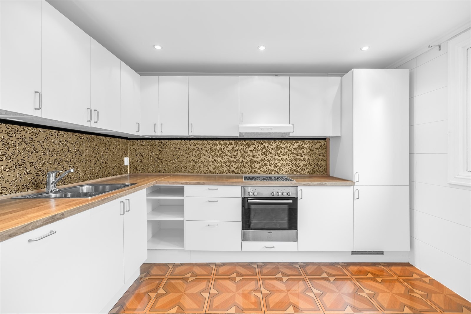 Kjøkken fra 2018 med integrerte hvitevarer. Galleribilde