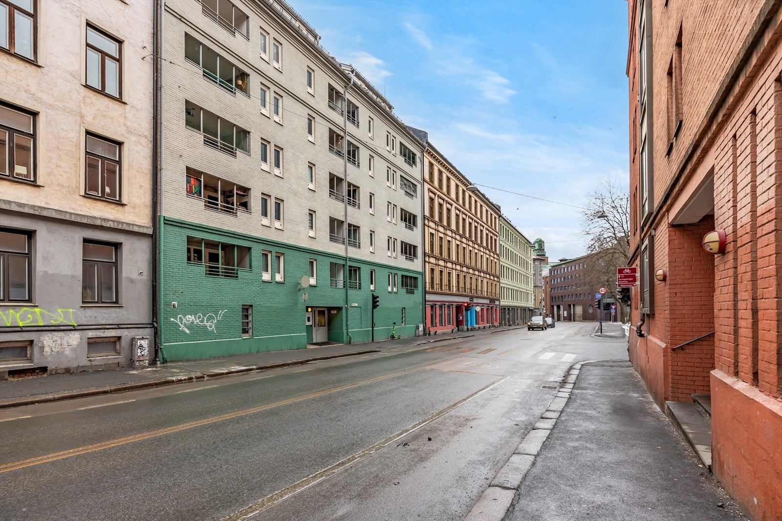 Leiligheten ligger meget sentralt til og har alt av spennende kultur, utdanning, uteliv, mat og drikke rett rundt hjørnet. Galleribilde