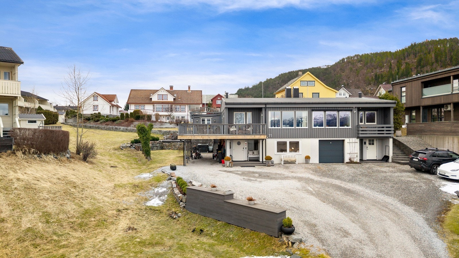 Eiendommen ligger attraktivt til i et etablert boligområde uten gjennomgangstrafikk Galleribilde