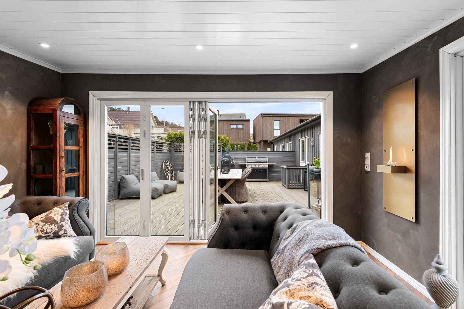 Fullisolert hagestue med foldedører som kan åpnes helt opp Galleribilde