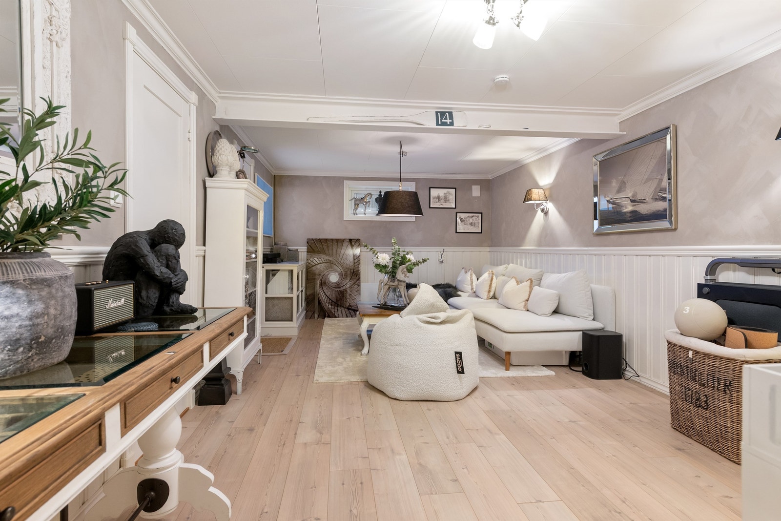 Kjellerstuen er et ekstra oppholdsrom, ideelt for TV-krok eller lekerom
Det gjøres oppmerksom på at rommet ikke er omsøkt og godkjent Galleribilde