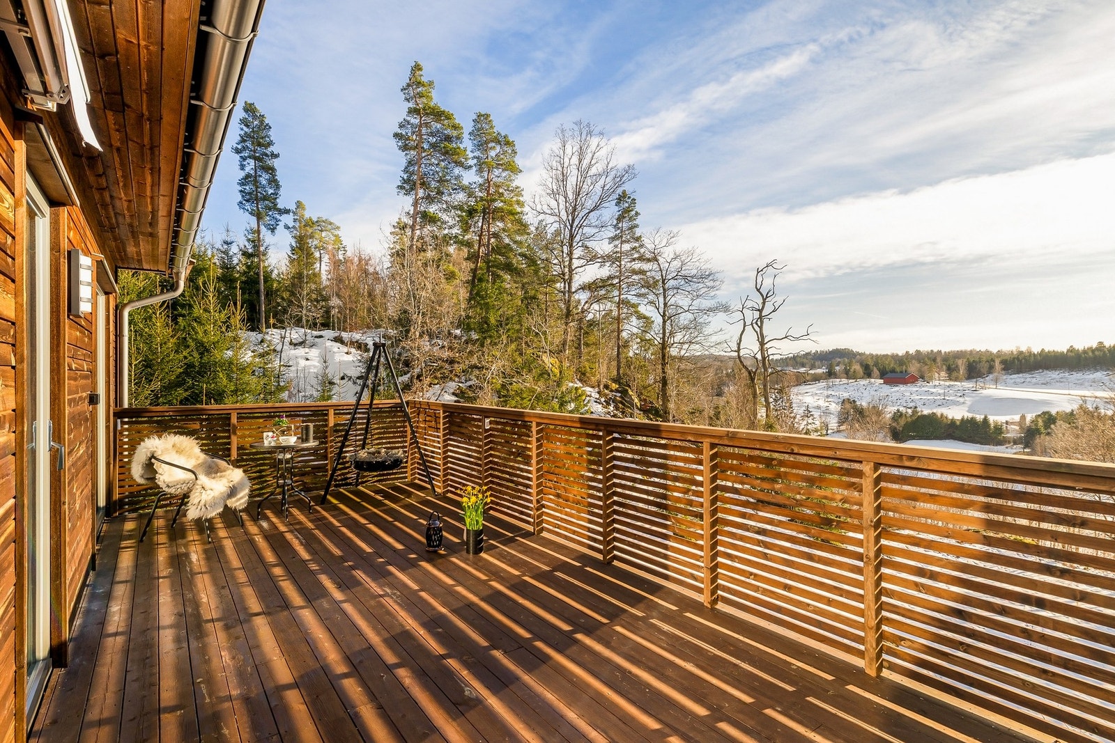 Og balkong på hele 22 kvm, med nydelig utsikt over grøntområder Galleribilde