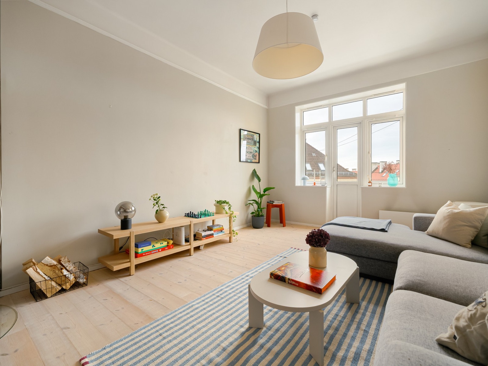 Fra stuen tar vi endelig turen ut på balkongen. Galleribilde