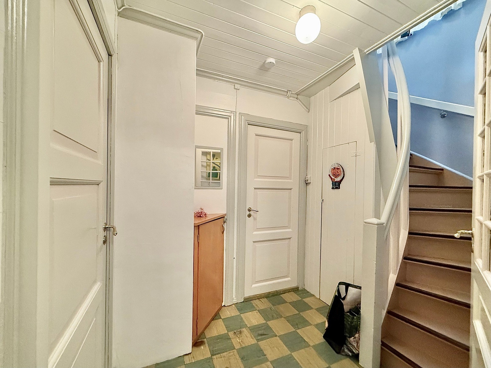 Gangen på hovedplanet, sett mot kjøkkenet Galleribilde