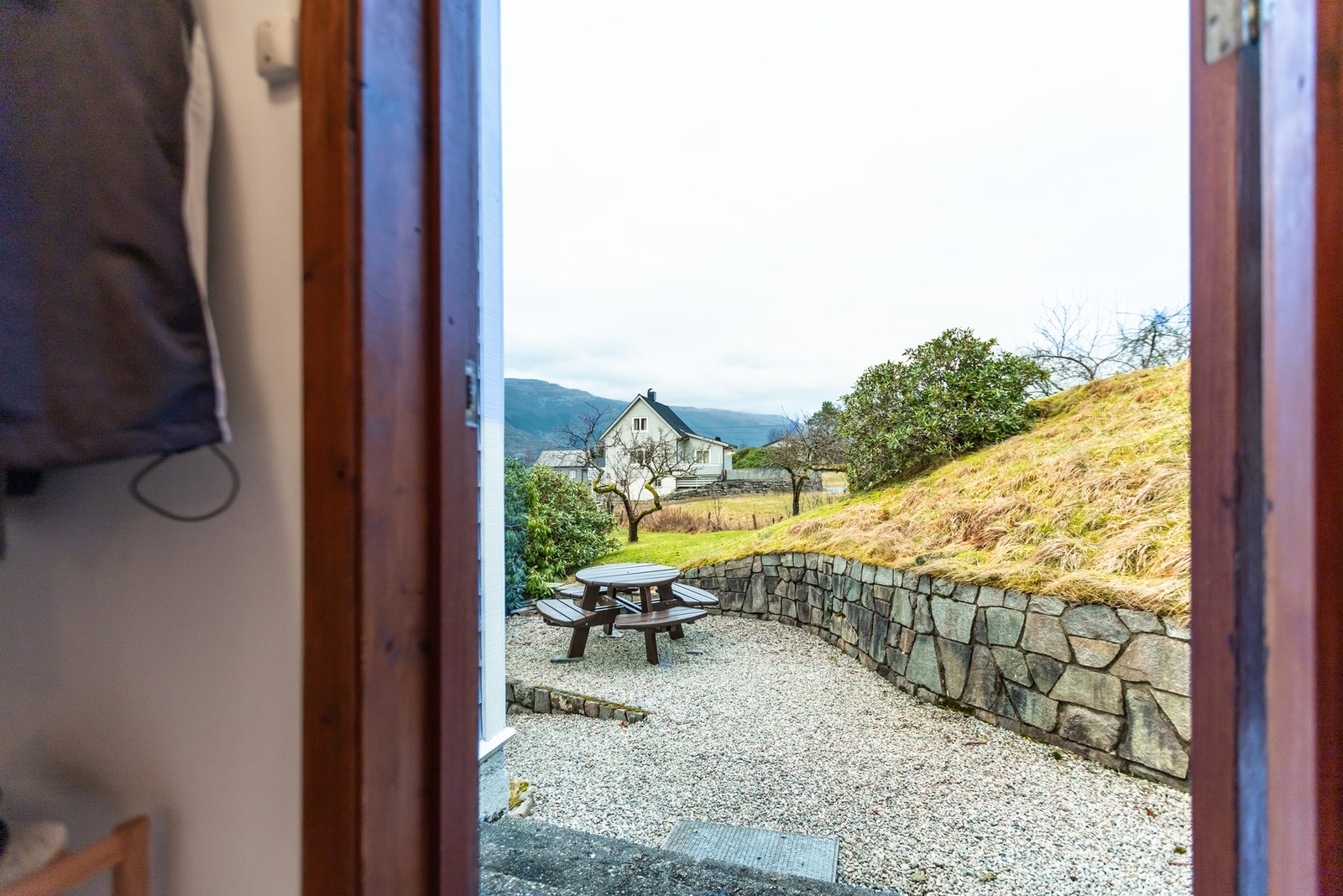 Koselig sittegruppe ved inngangsdøren Galleribilde