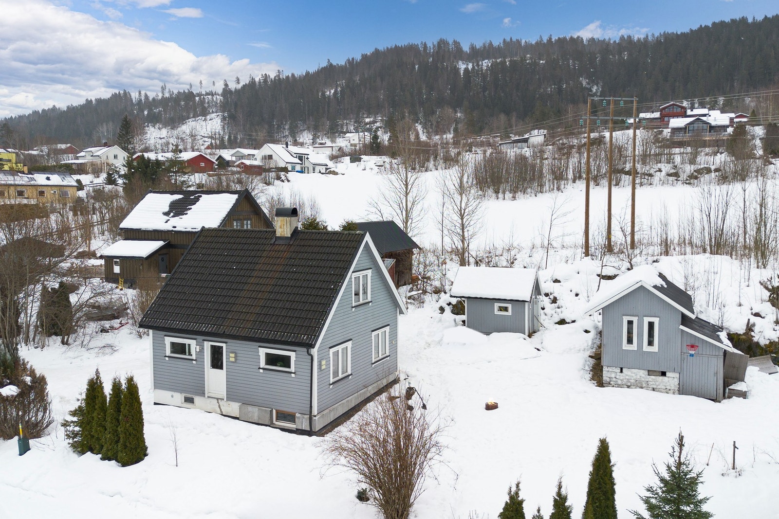 Eiendommen har en luftig og åpen beliggenhet. Galleribilde