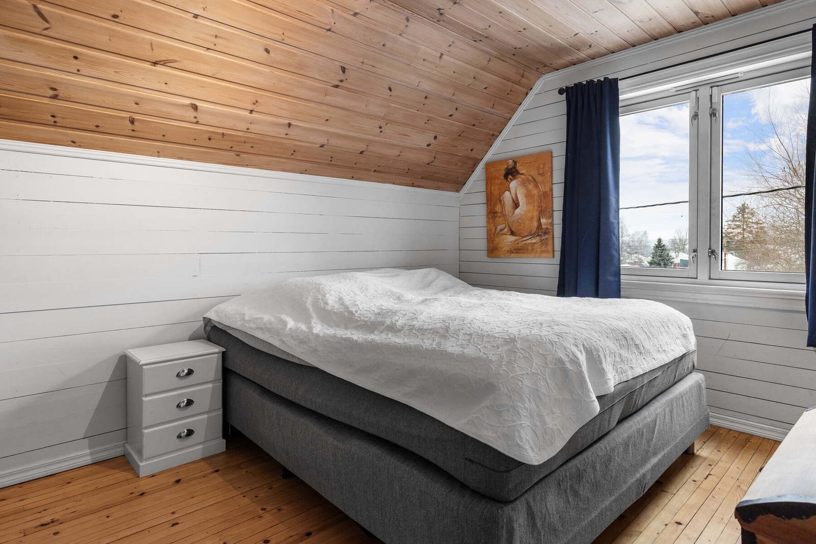 Begge rommene har plass til seng og garderobeløsning. Galleribilde