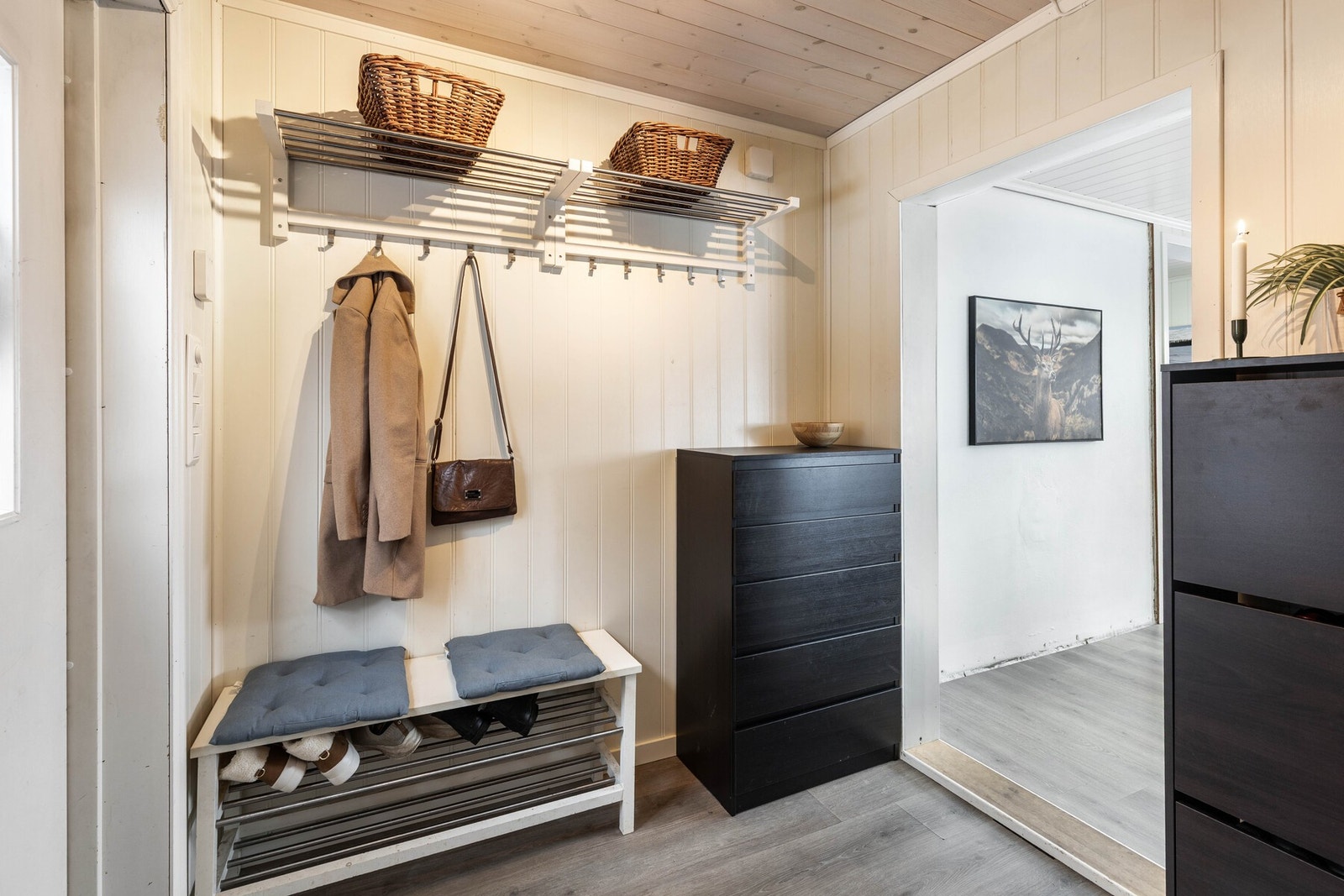 Her ønskes man velkommen av en koslig entre. Galleribilde