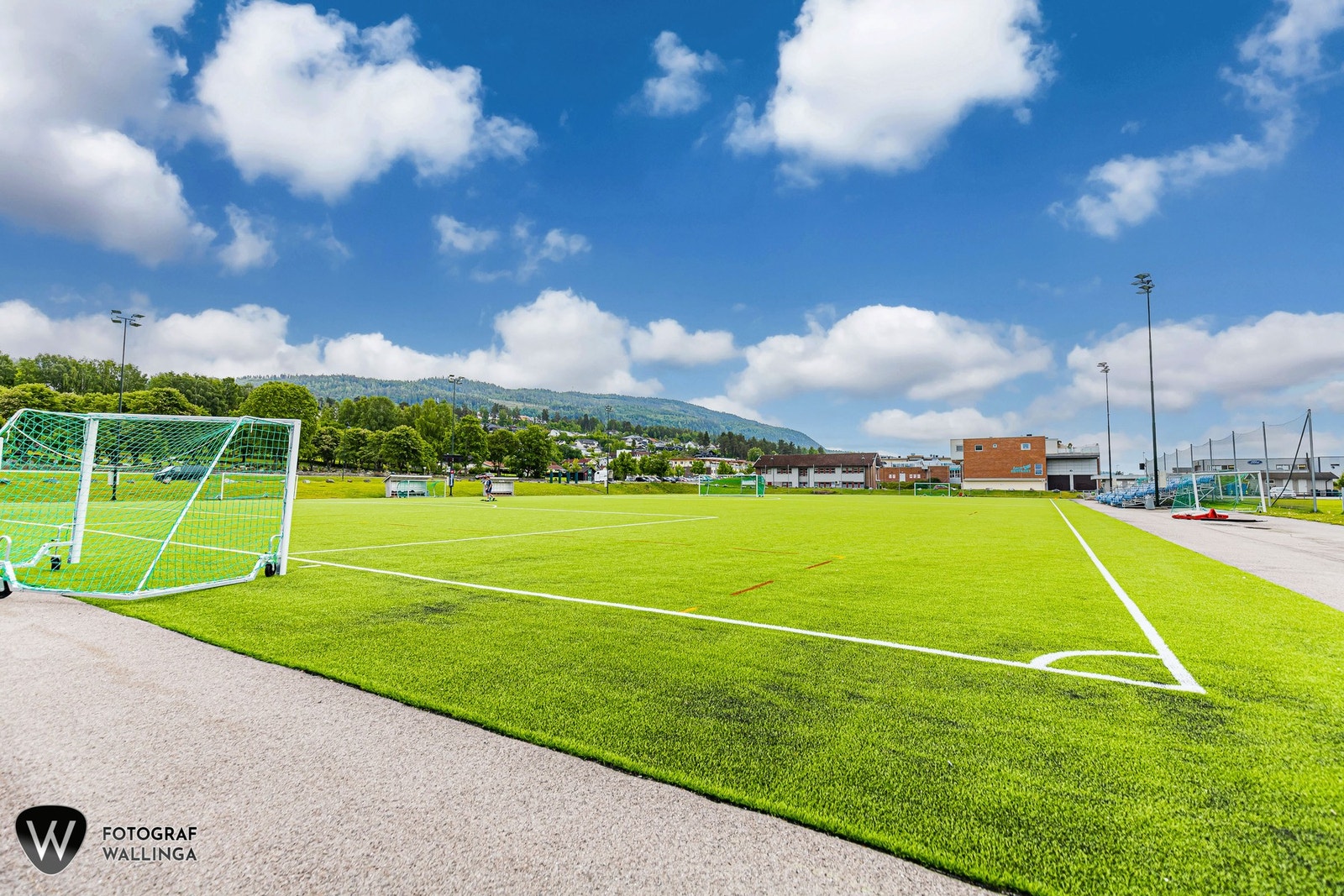 Ellers har Åmot Idrettsforening et godt tilbud innen allidrett, håndball, boksing, turmarsjer og fotball. Galleribilde