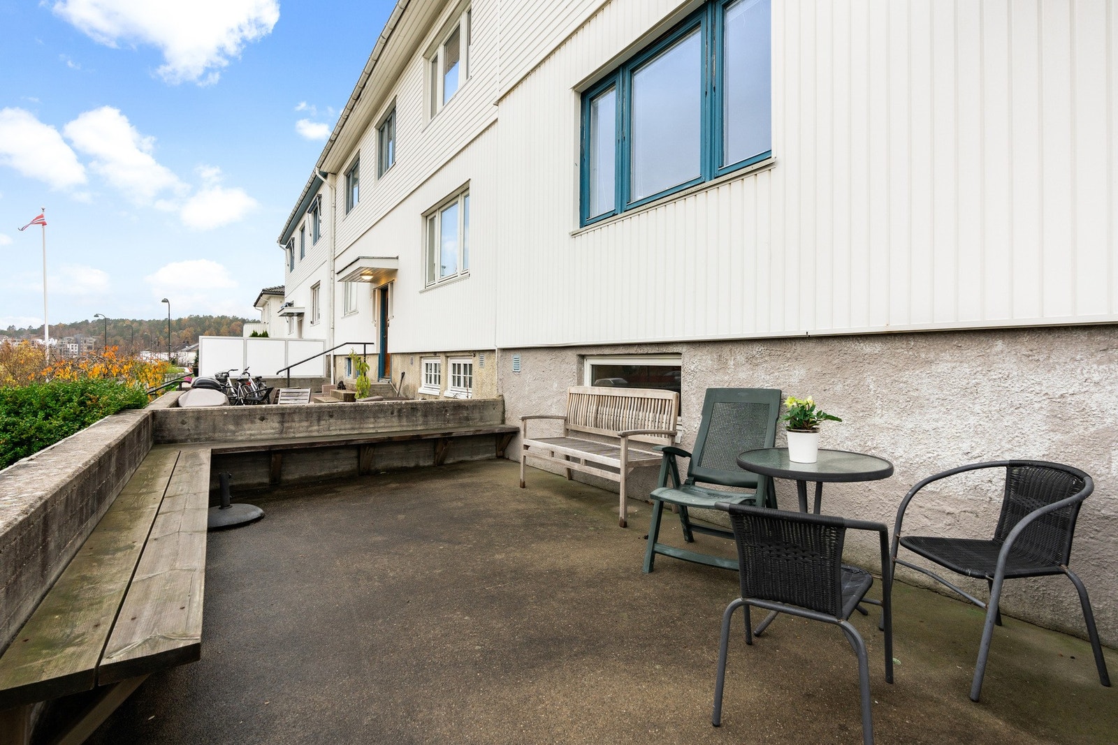 - Fellesområde på fremsiden som kan benyttes av beboerne - Galleribilde