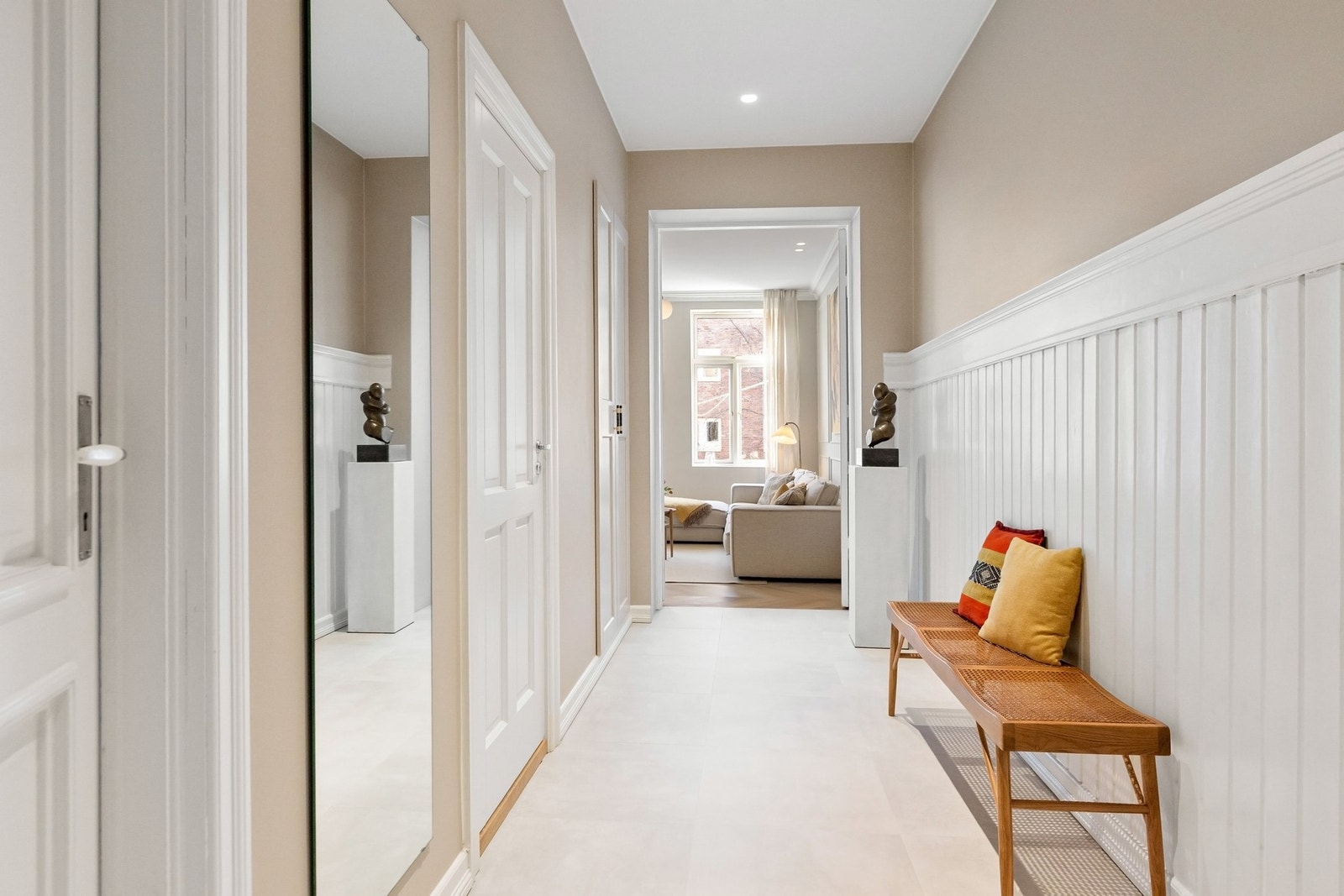 Meget flott entré/gang som gir et svært godt førsteinntrykk. Galleribilde