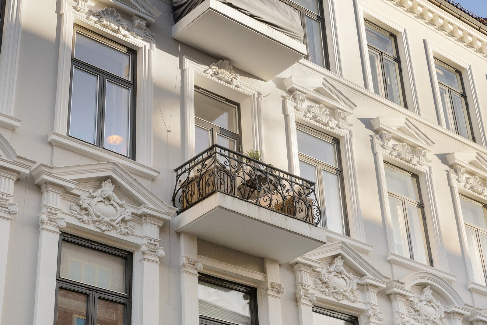 Leiligheten ligger supersentralt til rett ved St. Hanshaugen park og midt i smørøyet. Galleribilde