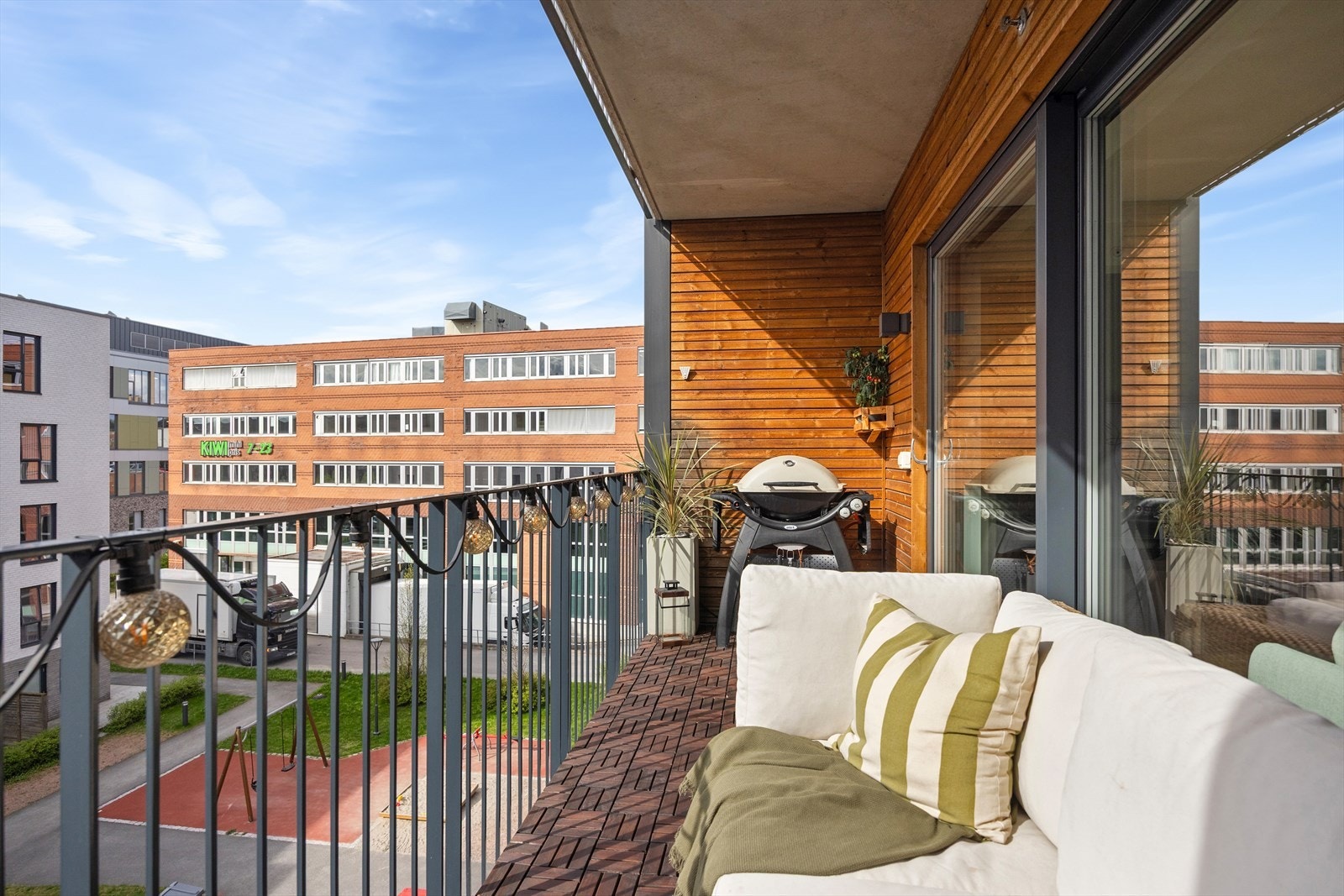 Her kan du enkelt skape en koselig uteoase med utemøbler, beplantning og en gassgrill. Galleribilde