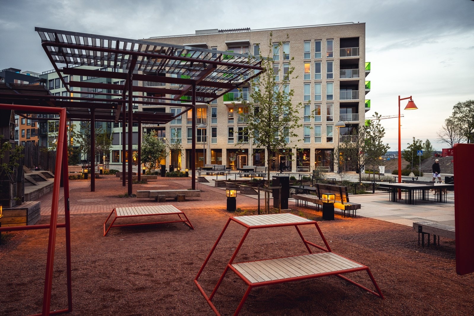 Vollebekk Torg har utviklet seg til et pulserende samlingspunkt i bydel Bjerke, og det nye serveringstilbudet gir området en spennende og variert matopplevelse. Galleribilde