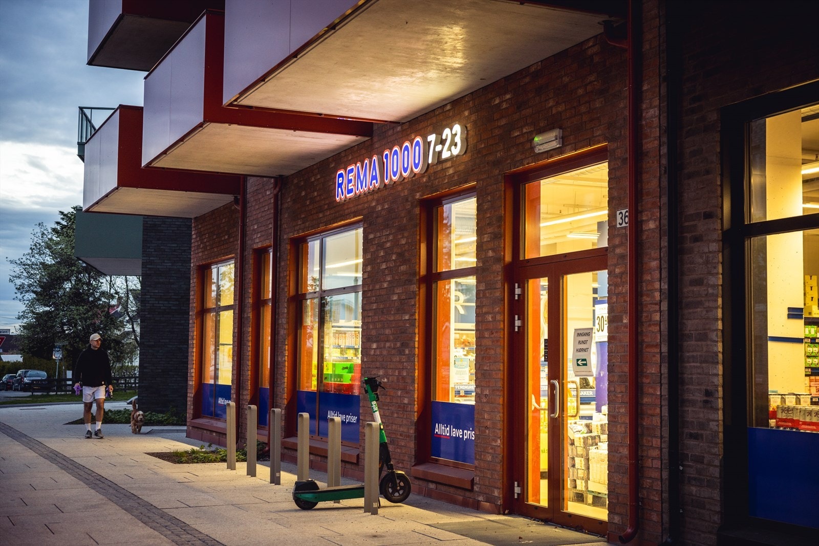 I nabolaget finner du blant annet Rema 1000, som åpnet sommeren 2024, samt Kiwi og Meny - alt i umiddelbar nærhet. Galleribilde