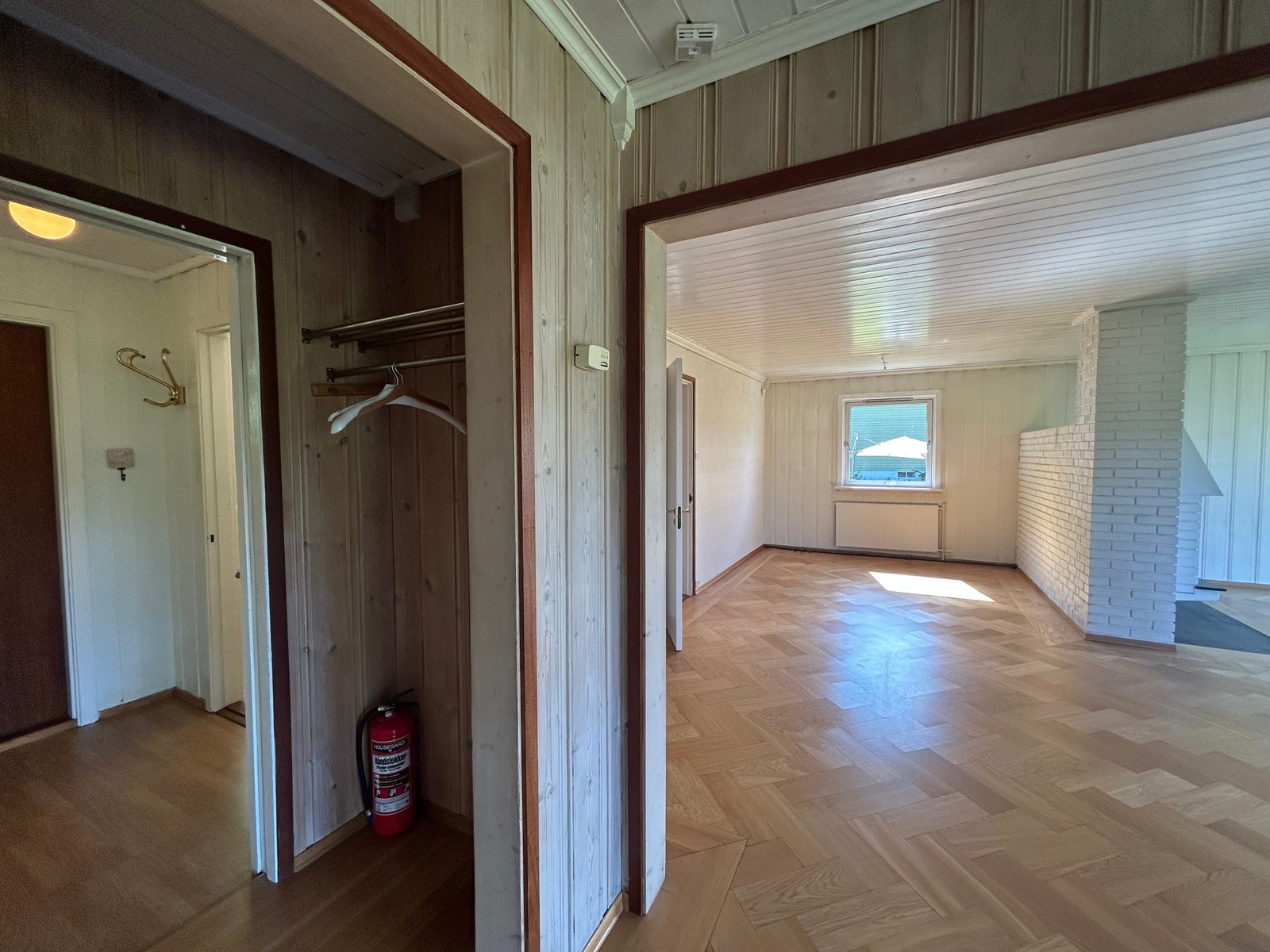 Fra inngangsparti inn mot stue Galleribilde