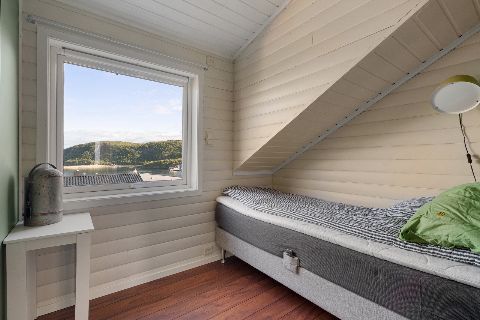 Rom som benyttes som soverom 6 (ikke søkt bruksendring/ ikke godkjent som soverom pt)