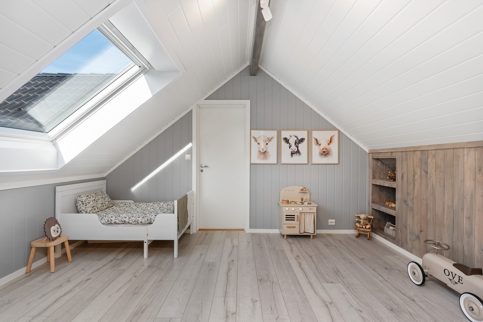 Soverom har også eget "walkin-closet"/bod. Galleribilde