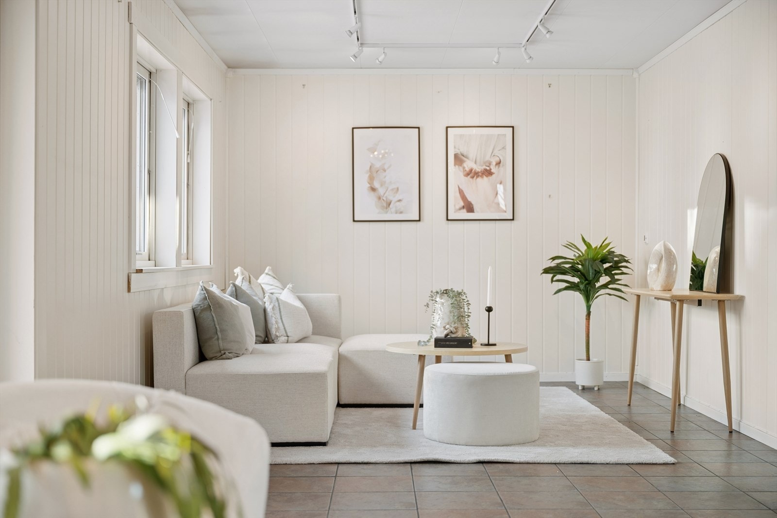 En del av stuen er perfekt til å innrede som en koselig TV-krok med god plass til tv og sitteplasser. Galleribilde