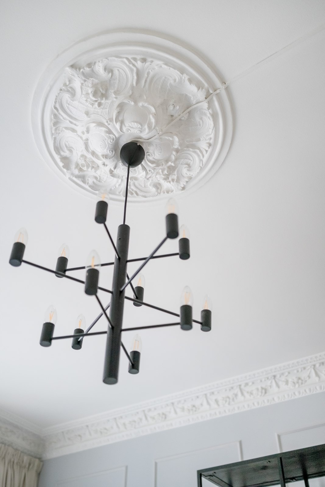 Leiligheten oser av klassisk eleganse med sin flotte rosett og delikate fargesammensetninger. Galleribilde