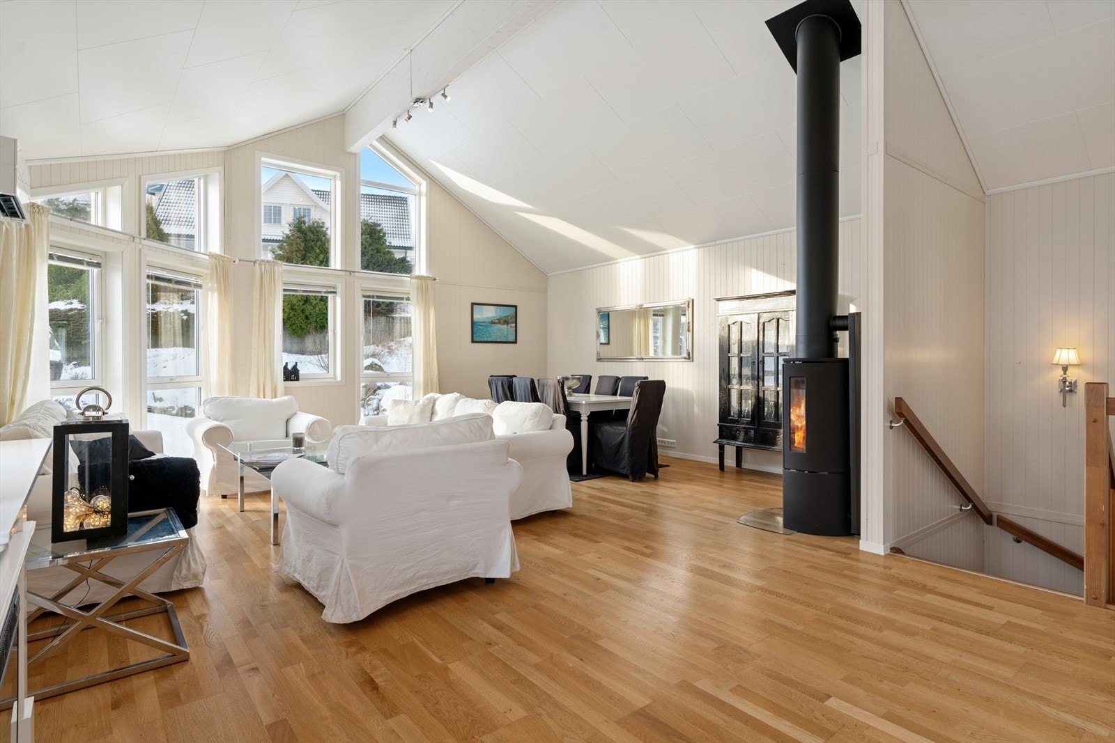 Knarrveien 3 er en flott enebolig i kjede oppført i 2013. Bilder tatt av EFKT ved Arnt Ove M. Skailand. Galleribilde