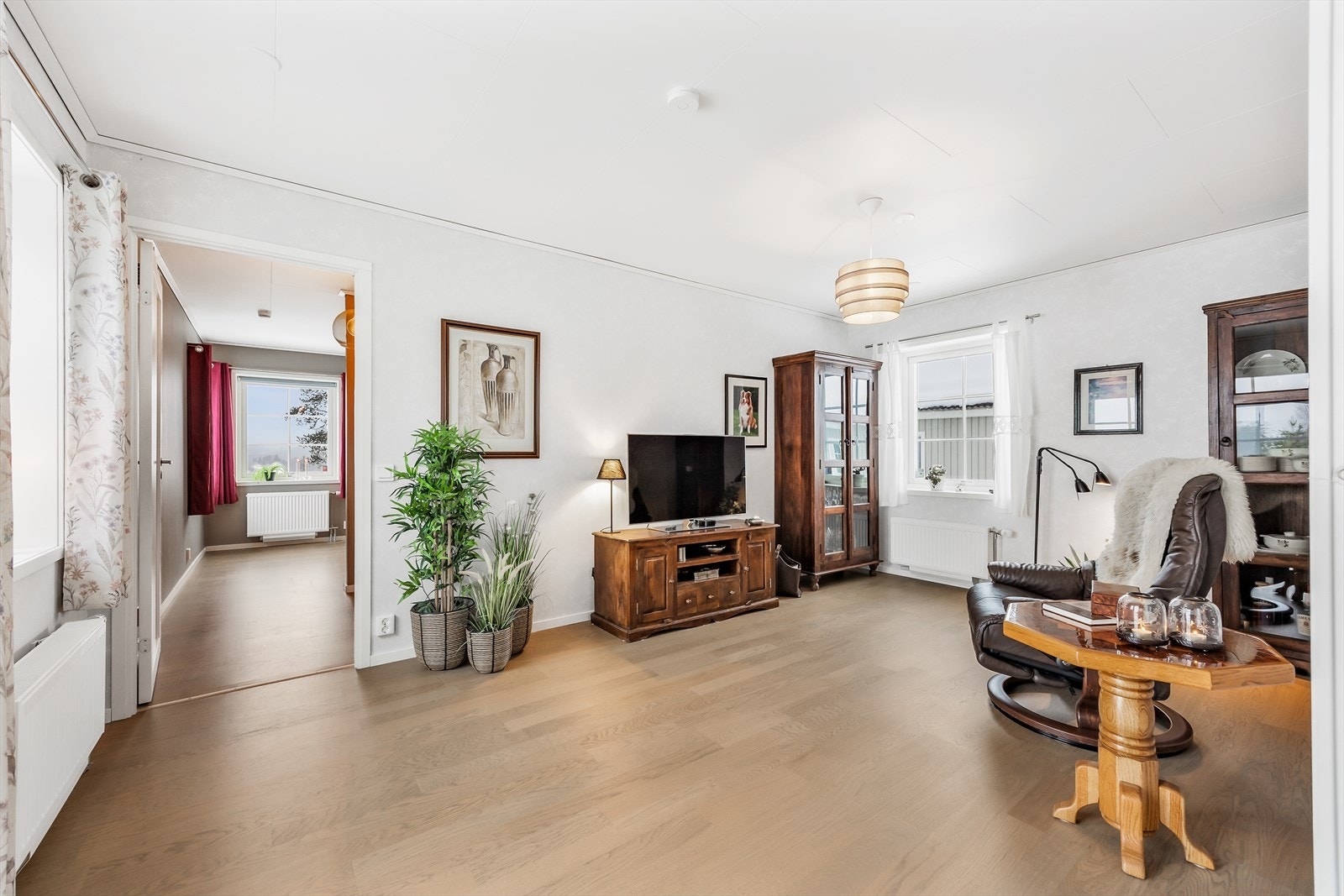 Boligen har et ekstra allrom, som i dag benyttes som TV-stue. Galleribilde