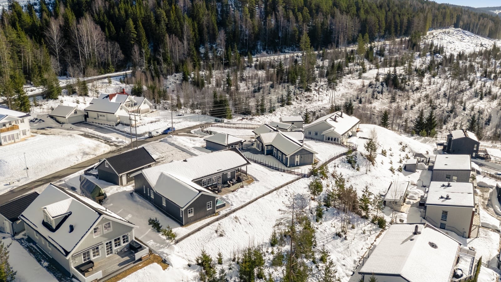 I nærområdet finnes det flere langsrennsløyper gjennom skog og mark. Galleribilde