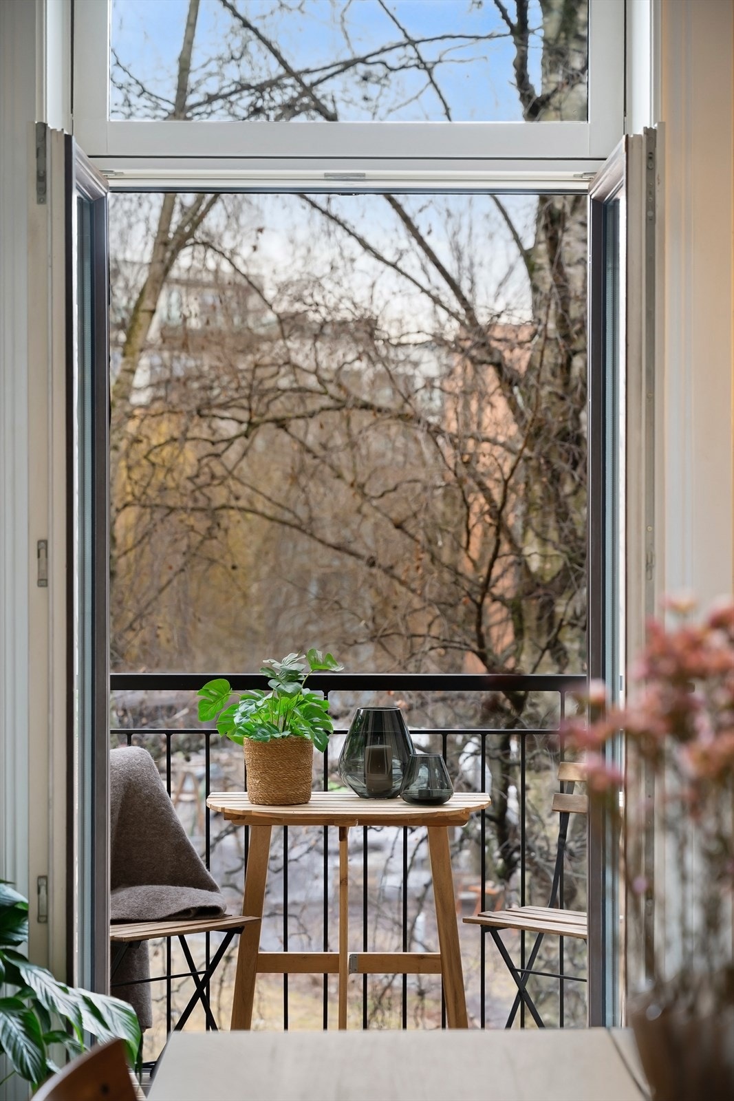 Balkongen er ca. 3 kvm og har plass til en hyggelig sittegruppe. Galleribilde