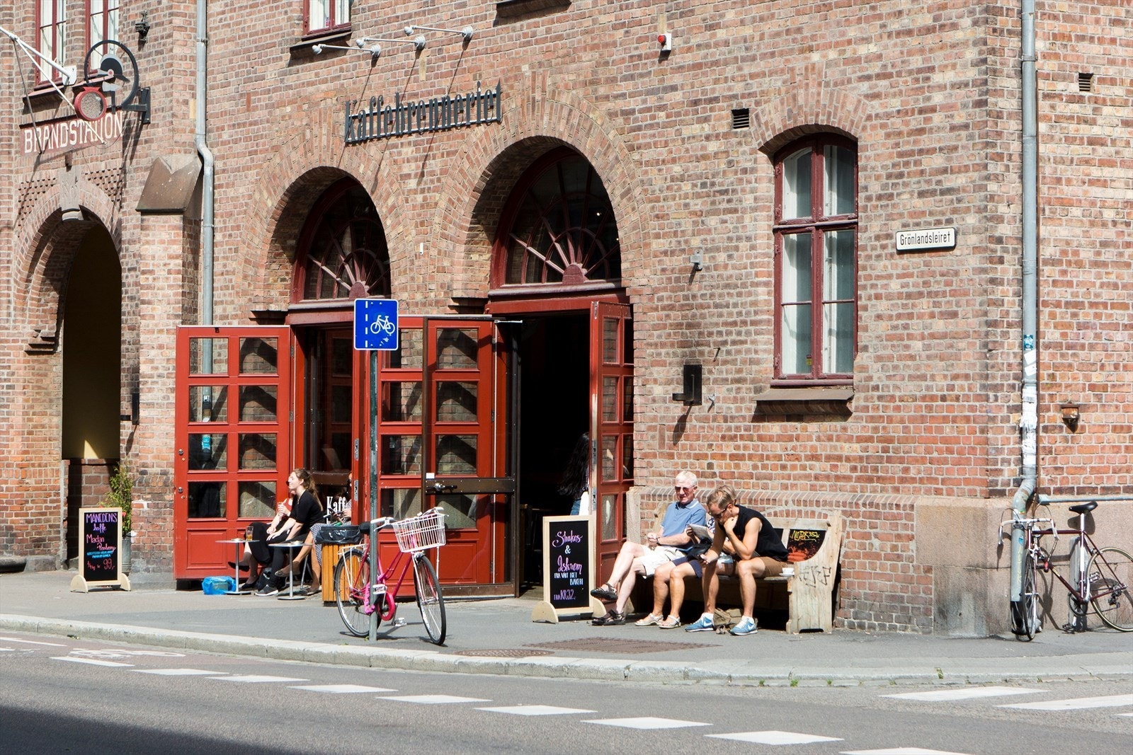 Kaffebrenneriet ligger bare et steinkast unna leiligheten. Galleribilde