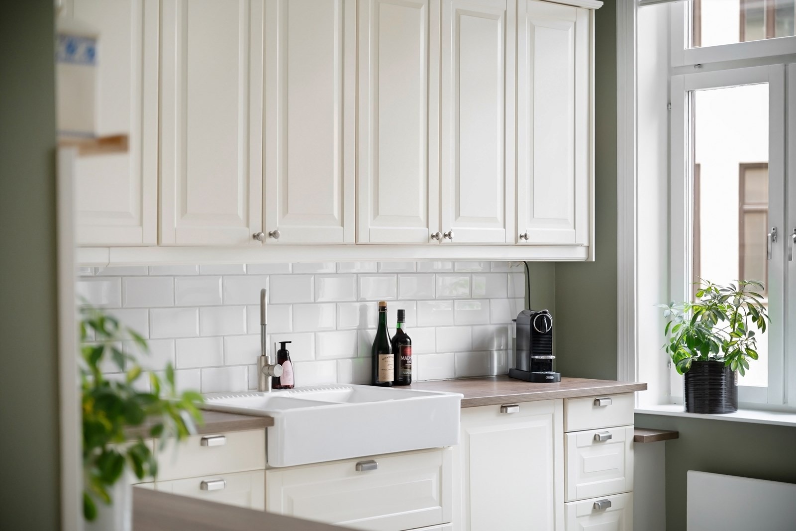 Rikelig med oppbevaringsplass i både skuffer og skap. Galleribilde