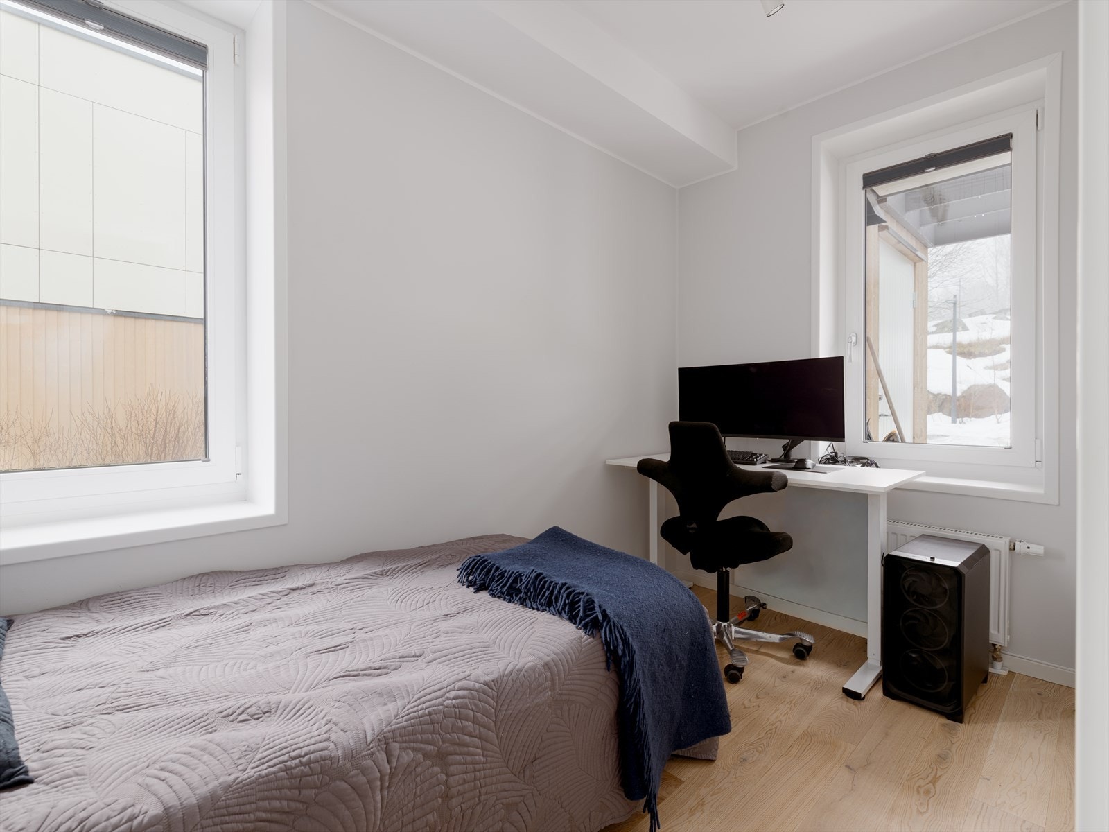 Boligen har totalt tre soverom, hvorav to ligger i andre etasje og ett i første etasje. Galleribilde