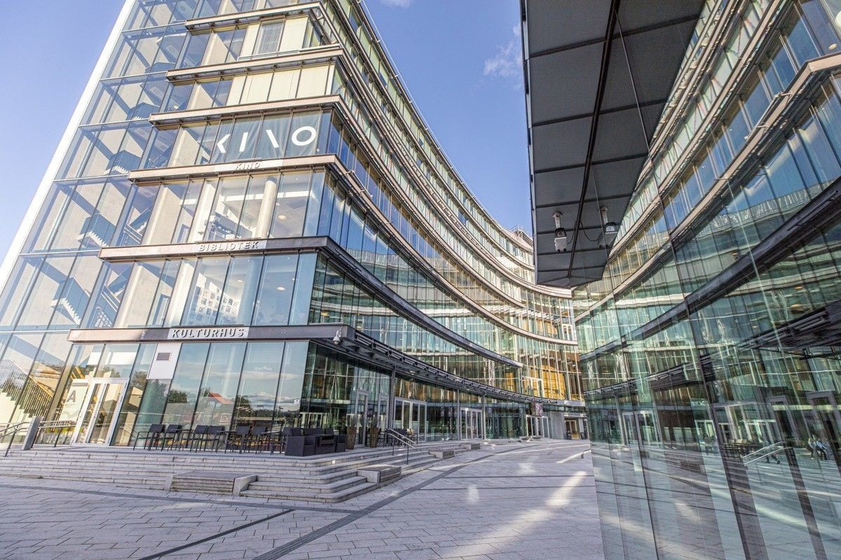 Kort vei til Metro og Triaden kjøpesenter samt Lørenskog hus med alt av butikker, vinmonopol, kino, SATS, restauranter etc. Galleribilde