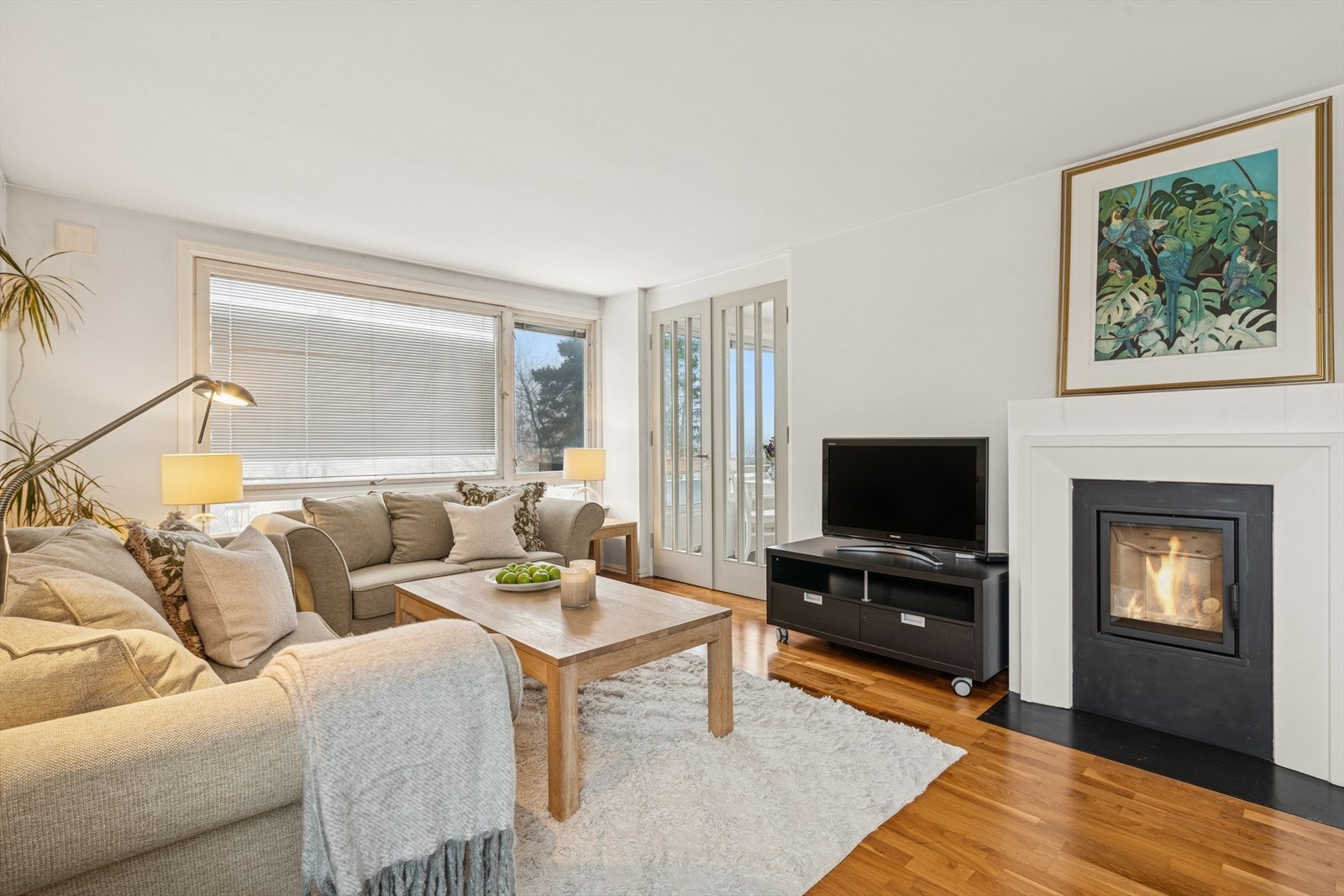 Praktisk planløsning som inneholder entré, stue, kjøkken, bad og to soverom. Galleribilde