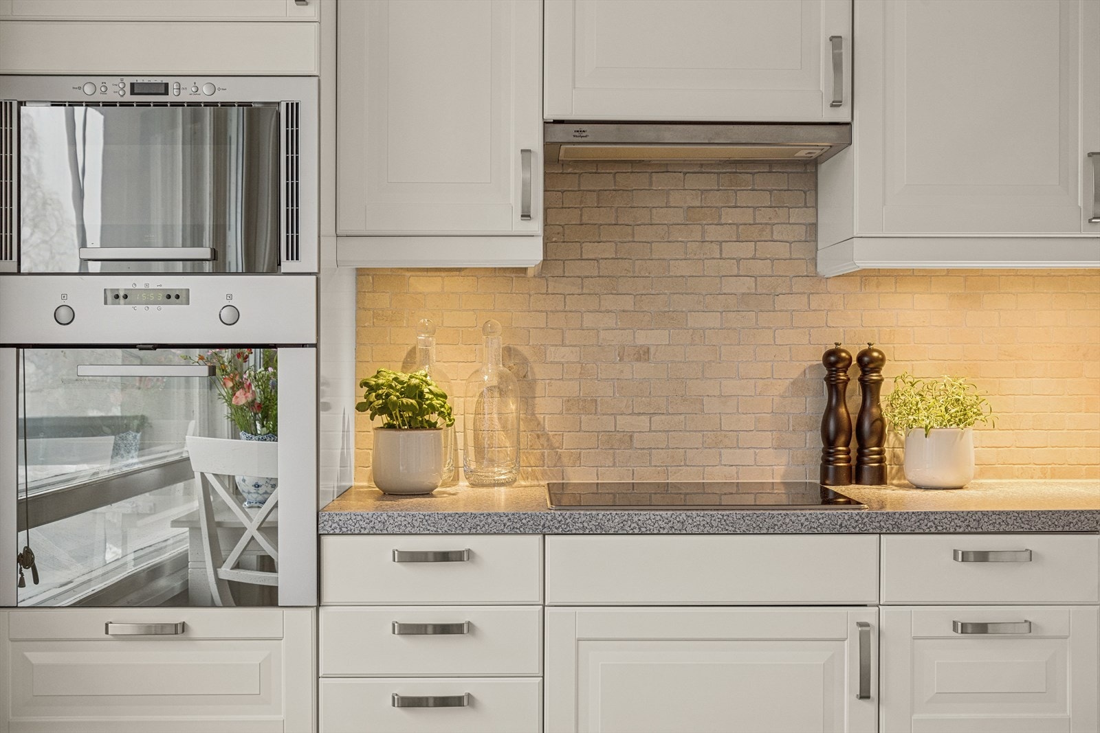 Innredningen er utstyrt med integrerte hvitevarer. Galleribilde