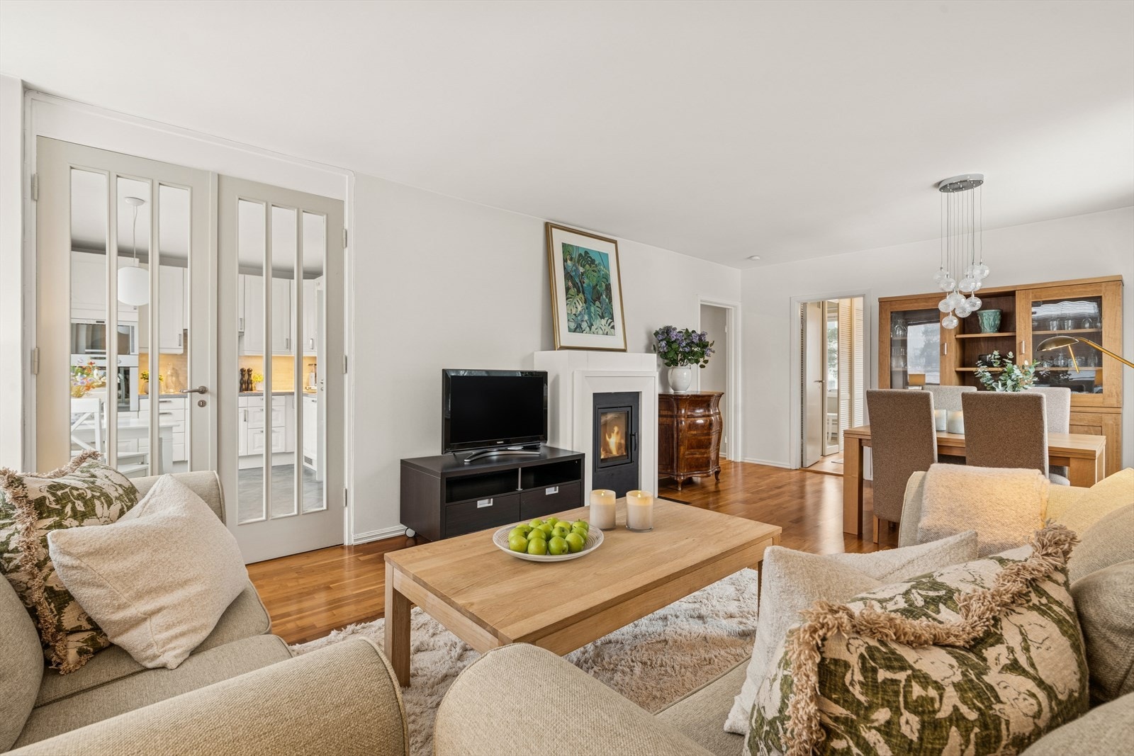 Lys og romslig 3-roms selveierleilighet med attraktiv beliggenhet på naturskjønne Høvik. Galleribilde