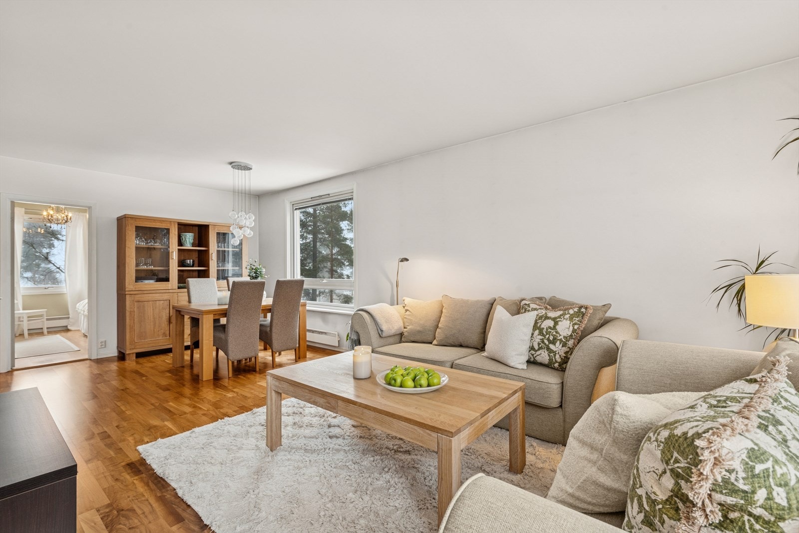 Velkommen til Fjordveien 82A - presentert av eiendomsmegler Silje Knutsen v/DNB Eiendom Galleribilde