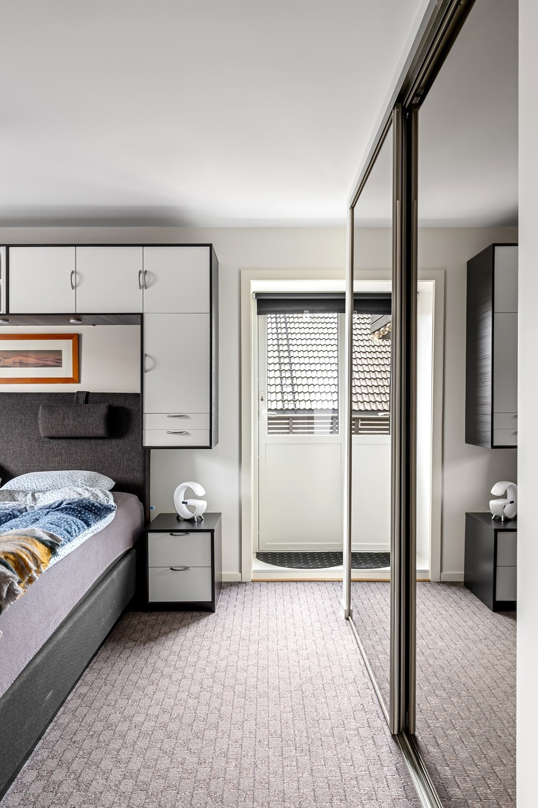 Soverommet er av god størrelse med plass til dobbeltseng og øvrig møblement. Galleribilde