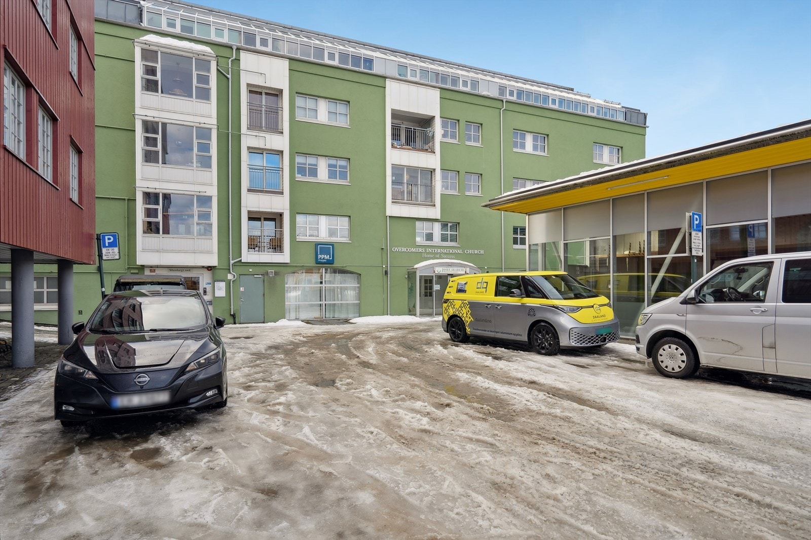 Trondheim kommune tilbyr beboer parkering, dersom det er behov for bil. Det er også mulig å leie parkeringsplass i garasje flere plasser i Midtbyen. Galleribilde